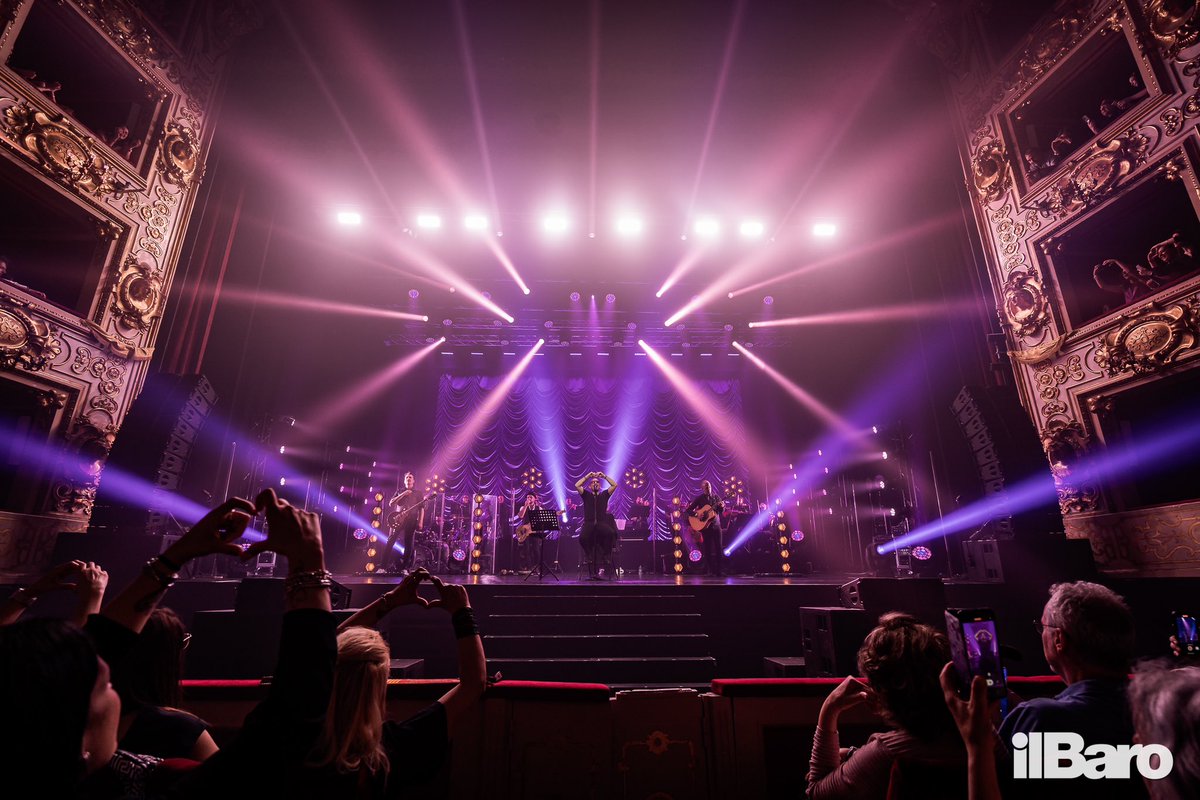 rockmoda's tweet image. Un indimenticabile sold out nella meravigliosa cornice del Teatro Regio! 😍 Grazie Parma ❤️
Stasera si torna a Milano per l’ultima data al Teatro Arciboldi, non mancate romantici 🍀

📸 IlBaro

#Modà #ModàLive #ModàeOrchestra #Modà20 #Gioia10 #Romantici @officialFandP