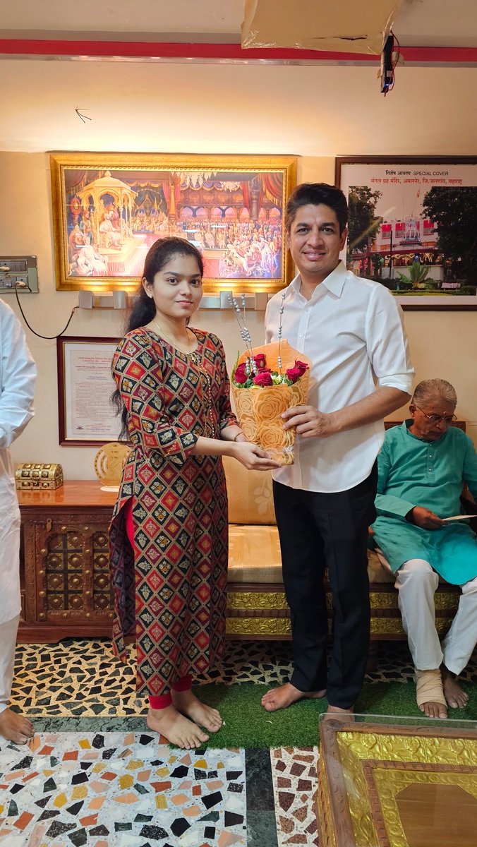 _SatyajeetFC's tweet photo. अंमळनेर तालुक्यातील मारवड येथील पूर्वा प्रशांत साळुंखे हिने 12 वी च्या परीक्षेत 91% मिळवले. त्याबद्दल सत्यजीत तांबे यांनी तिचा सन्मान केला व तिला पुढील शैक्षणिक वाटचालीस मनःपूर्वक शुभेच्छा दिल्या.
#HSC #HSCResults #HSCresult2023 https://t.co/08TkLk3MXi