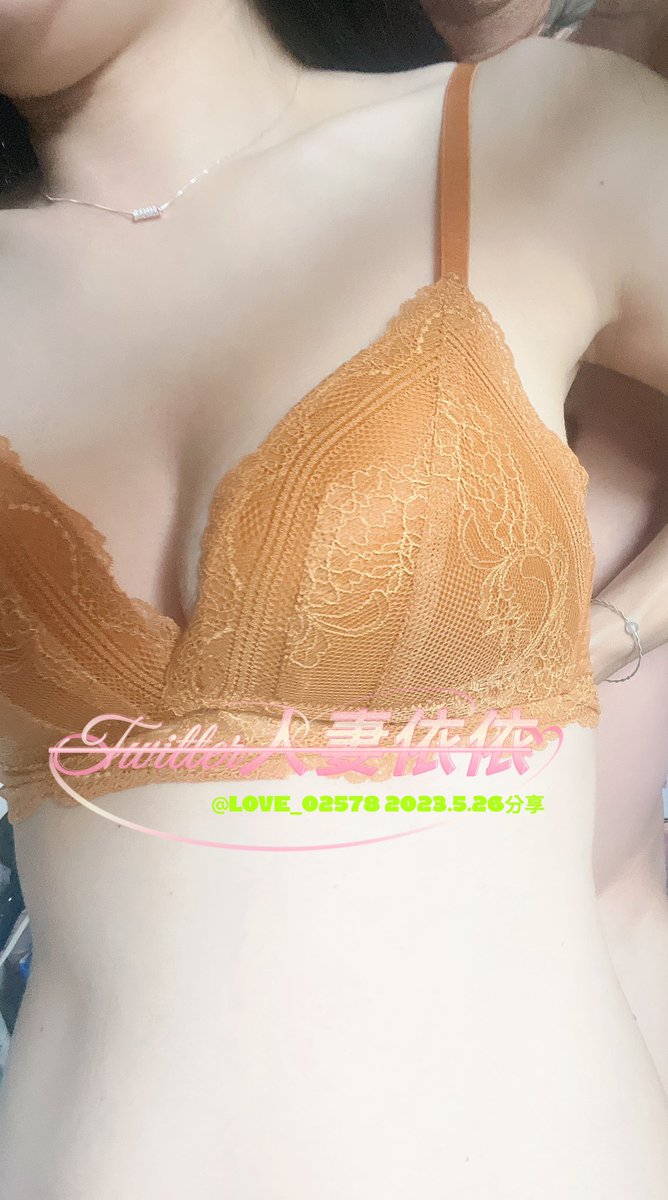 洗澡嘍
依依脫內衣準備要洗澡了
你也快把衣服脫了一起洗澡吧
最喜歡幫男人刷背和幫男人洗……

@love02578 無碼備用帳號 https://t.co/2dKNKpPjfM