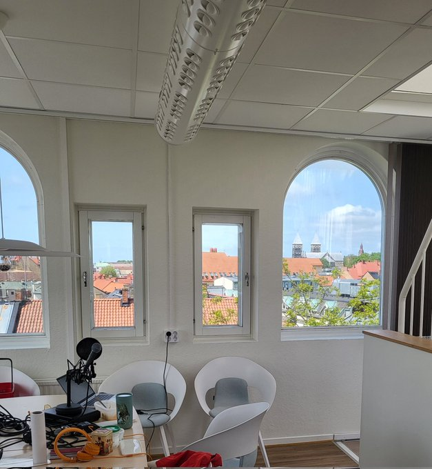 Idag poddar vi om #bibldag2023 bland molnen, med utsikt över himmel och spiror