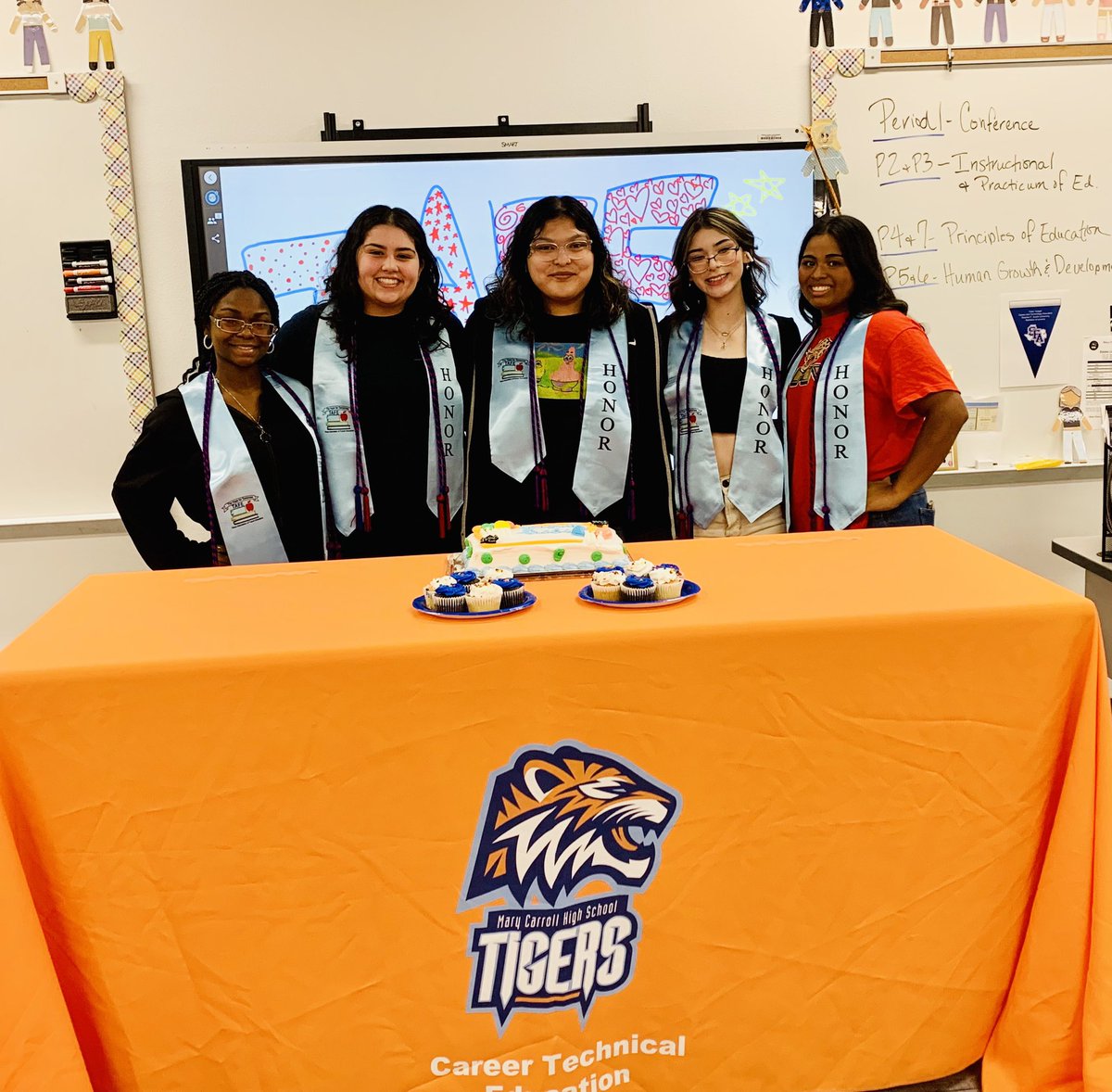 CarrollTafe's tweet photo. Seniors, cords, and stoles! https://t.co/PusO7cWcF2