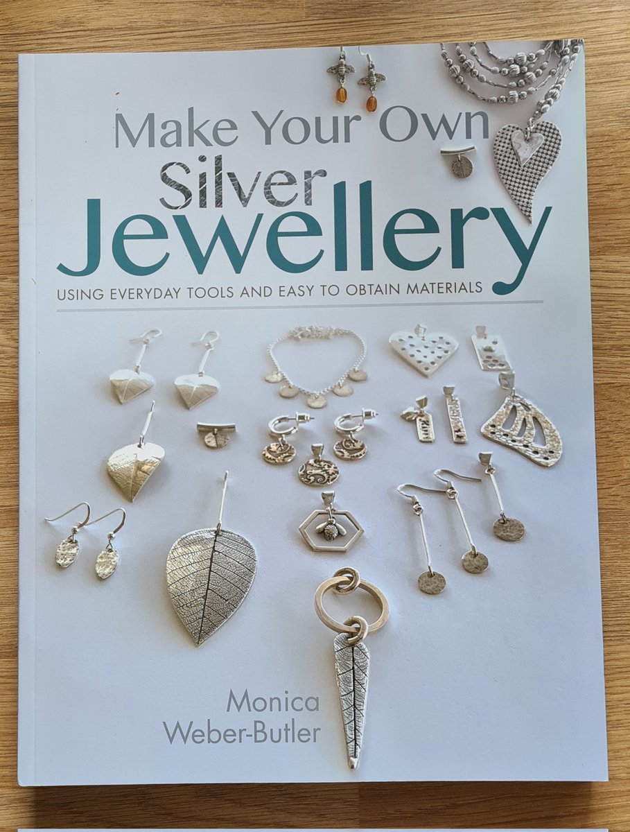 sjbwrites's tweet image. Book Review: Making Your Own Silver Jewellery Using Everyday Tools and Easy To Obtain Materials
By
Monica Weber-Butler
Published by @penswordbooks

Gorgeously inviting, clear and helpful photographs throughout. Recommended.

Reviewed by Sarah Banham
#crafters #jewellery #jewelry