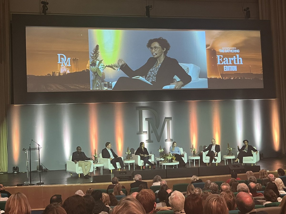 In einem Land in dem täglich 10Std der Strom abgestellt wird: Suche nach Alternativen zur Kohleindustrie und einem korrupten staatlichen Energieversorger. @dpareporter #earthgathering