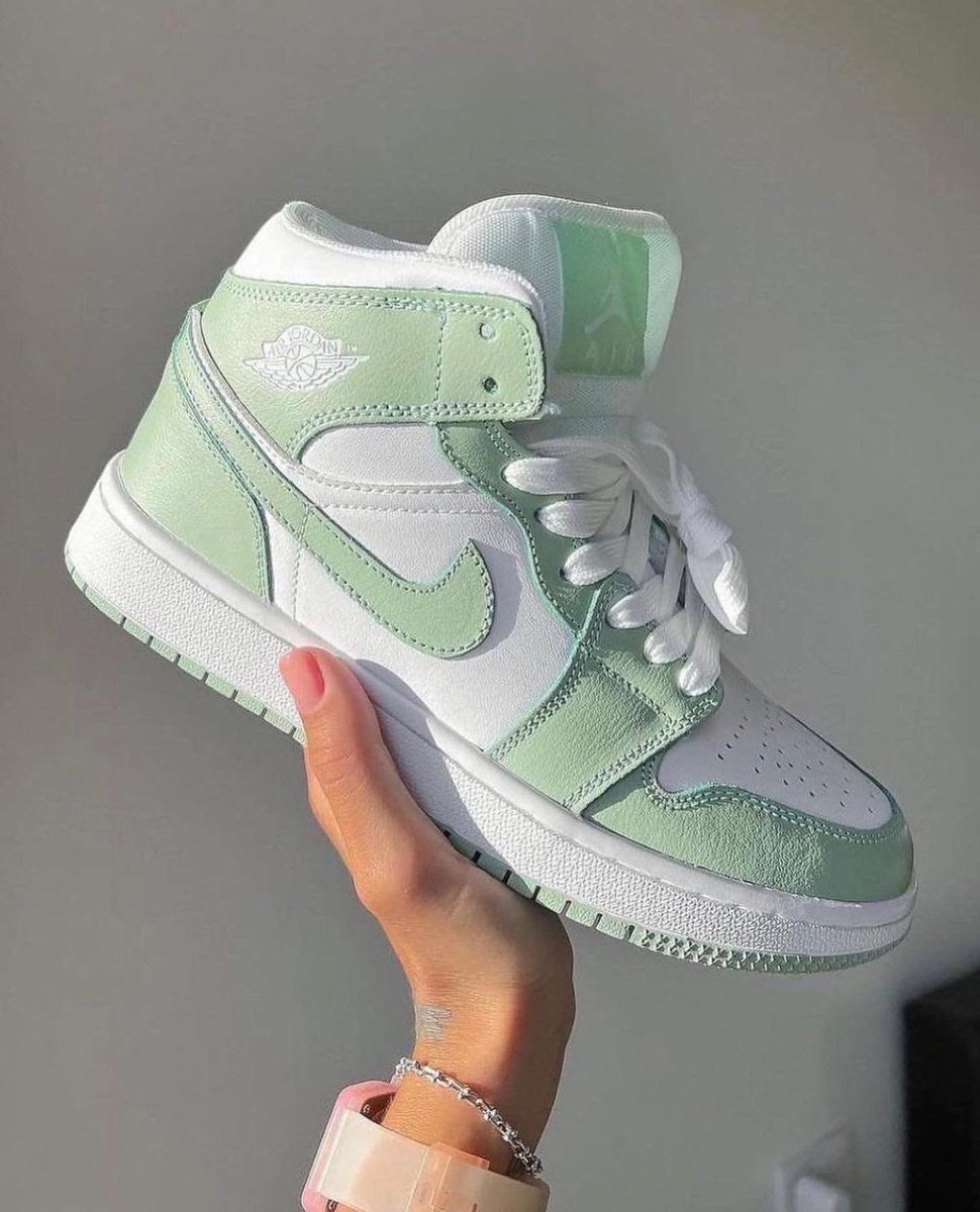Outfit_Luxy's tweet photo. Nike >> https://t.co/jvH3o42hWr