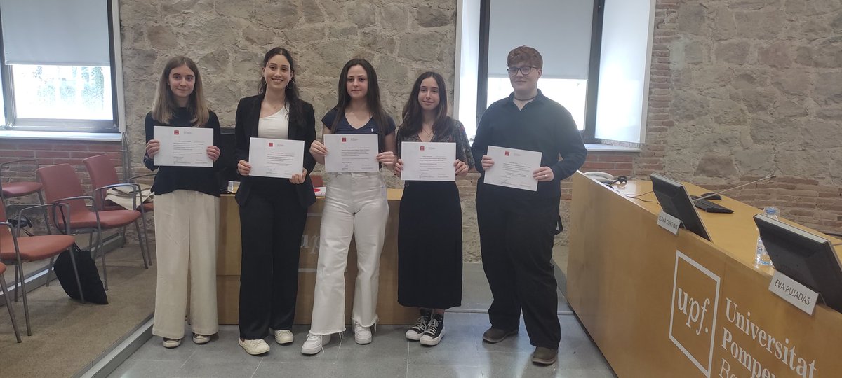 Moltes gràcies a tots els estudiants, tutors i instituts per haver participat en aquesta edició del #PremiErnestLluchUPF i enhorabona als premiats Adrià, Júlia, Clàudia, Griselda i Janna!!  Ens veiem en la propera edició.