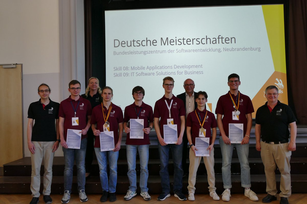GermanITSkills's tweet photo. The winners in both Skills (#Skill08 and #Skill09) are:

🥇 Daniel Kalisch
🥈 Simon Brebeck
🥉 Nils Jakubzick

Our joint national team (2nd image) also includes Emil Meier, Lukas Hertkorn, and Thorben Finn Lestin. https://t.co/kzIVWrJmBg