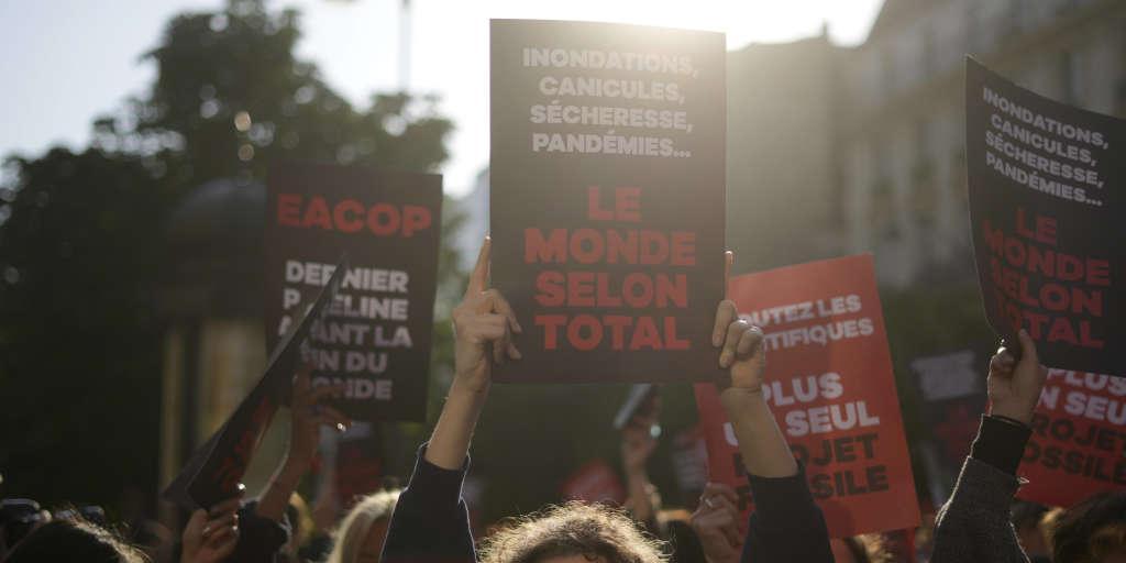 Le_NouvelObs's tweet photo. « Total utilise les énergies vertes comme un totem d’immunité » : derrière sa com’, le groupe pétrolier continue d’investir dans les énergies fossiles https://t.co/HNfCxPXEnL https://t.co/GXEvtZxqQN