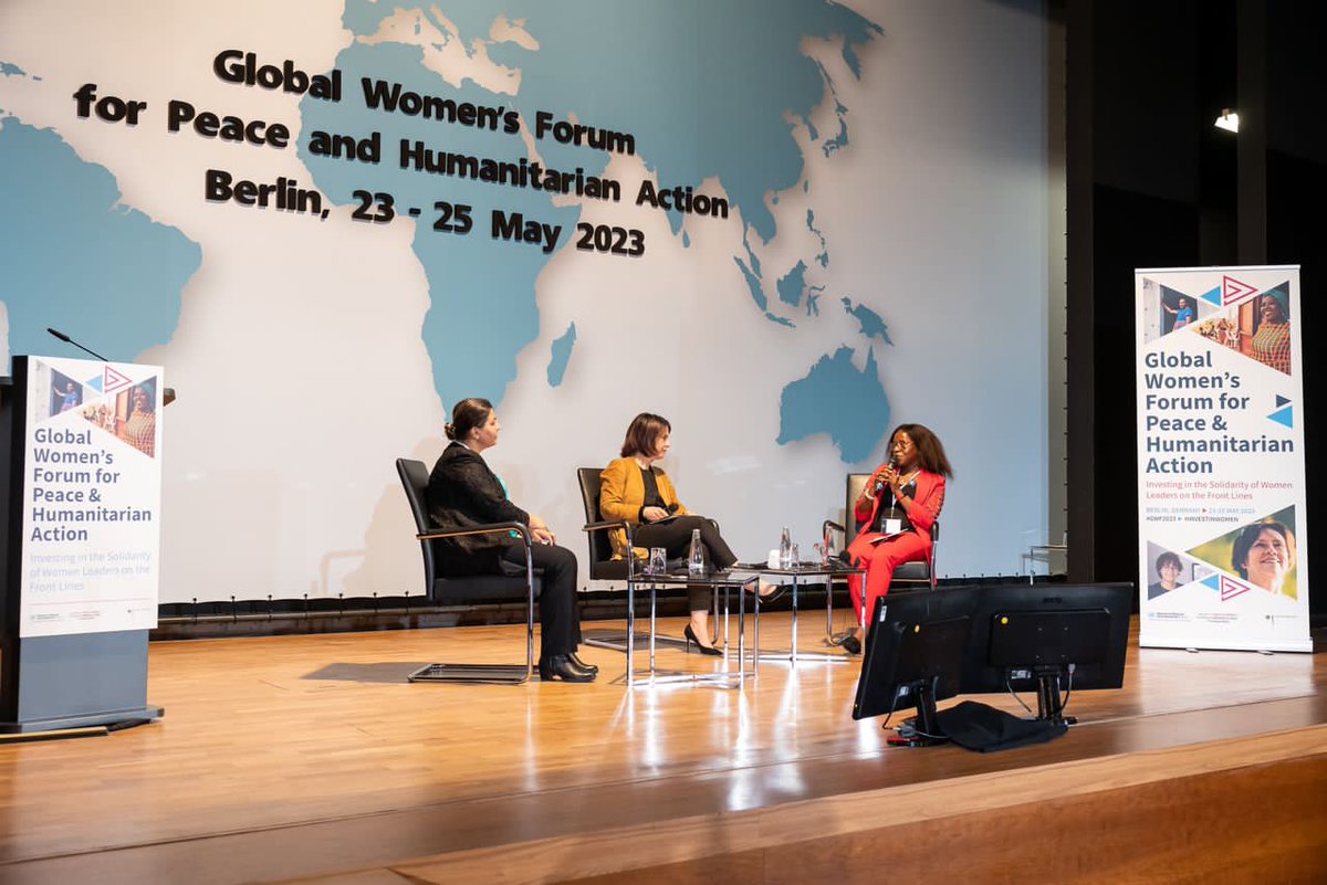 Allemagne_RDC's tweet photo. "Si vous excluez les femmes, vous mettez en jeu le futur de votre pays", tel est un des messages principaux du Forum Global des Femmes pour la Paix et l'Action humanitaire qui s'est tenu à Berlin cette semaine. Nous félicitons la déléguée congolaise 🇨🇩 Anny Modi de @afiamama... https://t.co/mHv3JO2Mi1