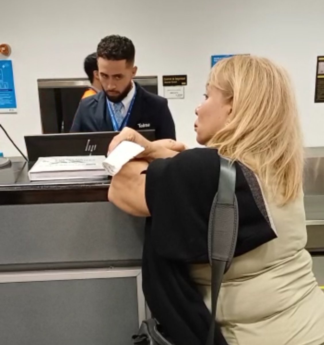 yelygonz's tweet photo. @CopaAirlines in Lima threaten my mom that have #ptsd that if she doesn't paid $150 for her #servicegod they are going to kill her as soon as she arrives to #Venezuela even though she have all the paperwork. @CopaAirlines shame on you https://t.co/8JNmKEms0w