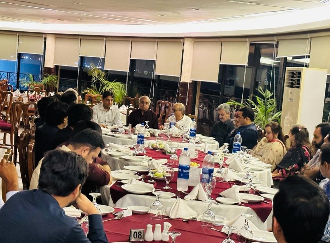 TheEngineersPAK's tweet photo. Chairman TEP Engr Adil Askari had meeting with Engr Amir Zamir, Sec. General IEP at Golf Club Karachi. Engr Farhat Adil, President IEP presided the event. Registrar PEC, Advisor to Chairman HEC, Governing Body members of PEC &amp; Former Dy Governor SBP also attended the gathering https://t.co/Z87EDgUJxr