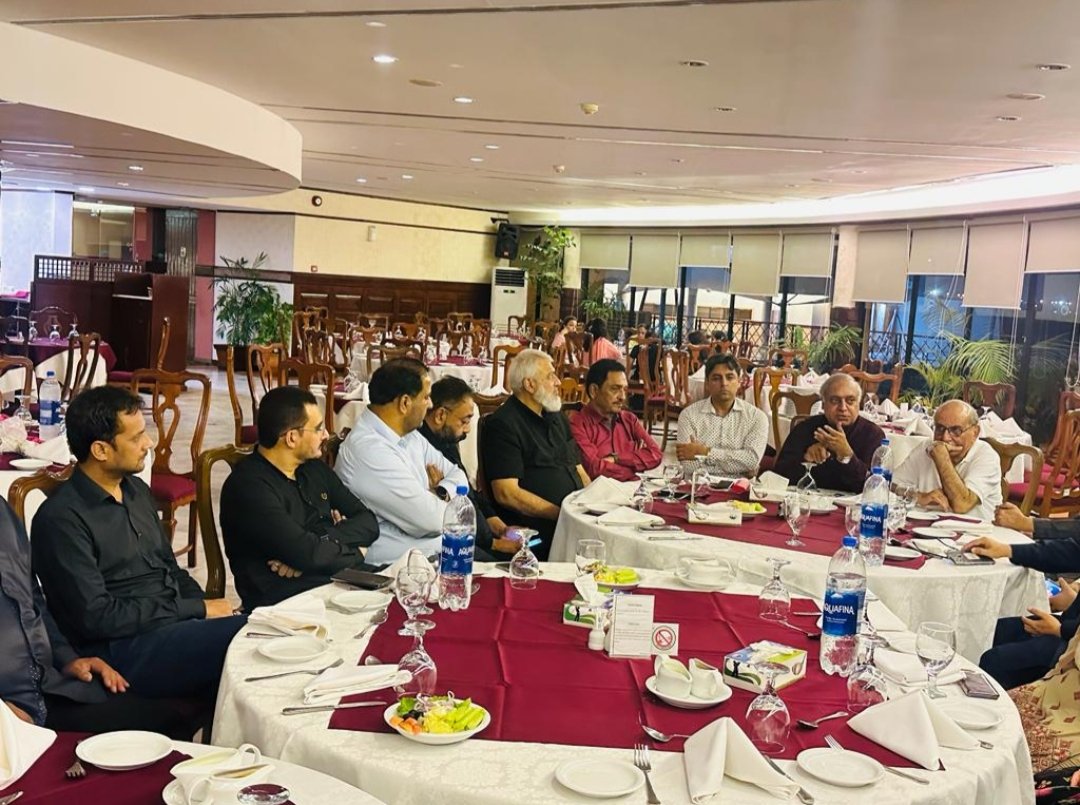 TheEngineersPAK's tweet photo. Chairman TEP Engr Adil Askari had meeting with Engr Amir Zamir, Sec. General IEP at Golf Club Karachi. Engr Farhat Adil, President IEP presided the event. Registrar PEC, Advisor to Chairman HEC, Governing Body members of PEC &amp; Former Dy Governor SBP also attended the gathering https://t.co/Z87EDgUJxr