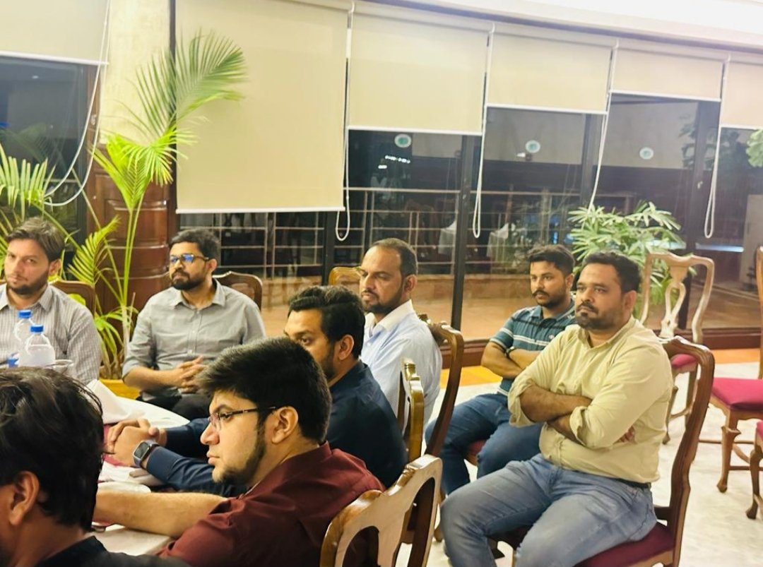TheEngineersPAK's tweet photo. Chairman TEP Engr Adil Askari had meeting with Engr Amir Zamir, Sec. General IEP at Golf Club Karachi. Engr Farhat Adil, President IEP presided the event. Registrar PEC, Advisor to Chairman HEC, Governing Body members of PEC &amp; Former Dy Governor SBP also attended the gathering https://t.co/Z87EDgUJxr