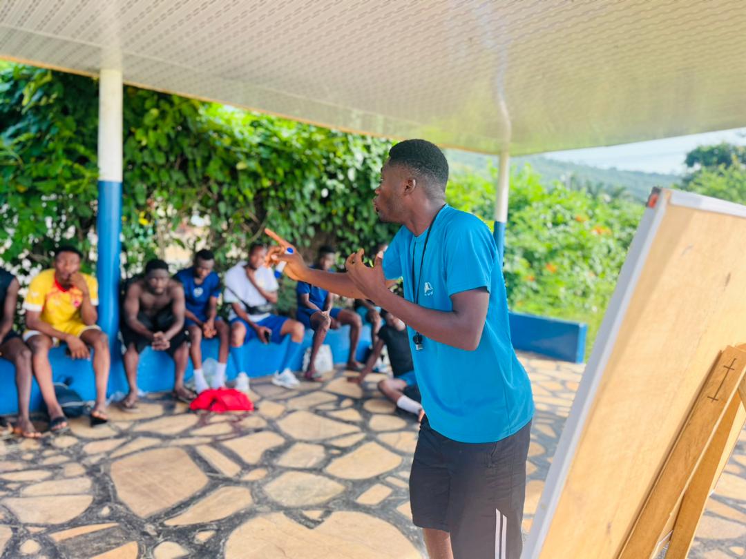 SelionFc's tweet photo. Tactical session after training 💪

The Lions 🦁

🔵⚪🔵 https://t.co/I4Y7IzQ6QH