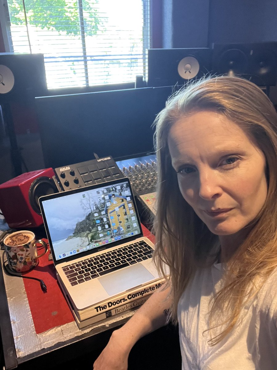 Miksweety's tweet image. Got my funding application face on 🤓Every fibre of me screaming “NO” I don’t want to write ANOTHER funding app but no musical will be made without money folks. Unsuccessful in my last 3 bids so f’ing hell, powers that be cut me a break! Wish me 🍀 #newmusical #femalewriter #ace