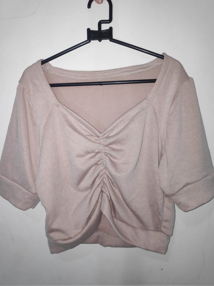 elfite's tweet image. PRELOVED CROP/TANK TOP

dari official storenya langsung, real pict, original 💯 NEW! belum pernah dipakai, prelove karna ternyata ga cocok sama tone kulit✌🏻