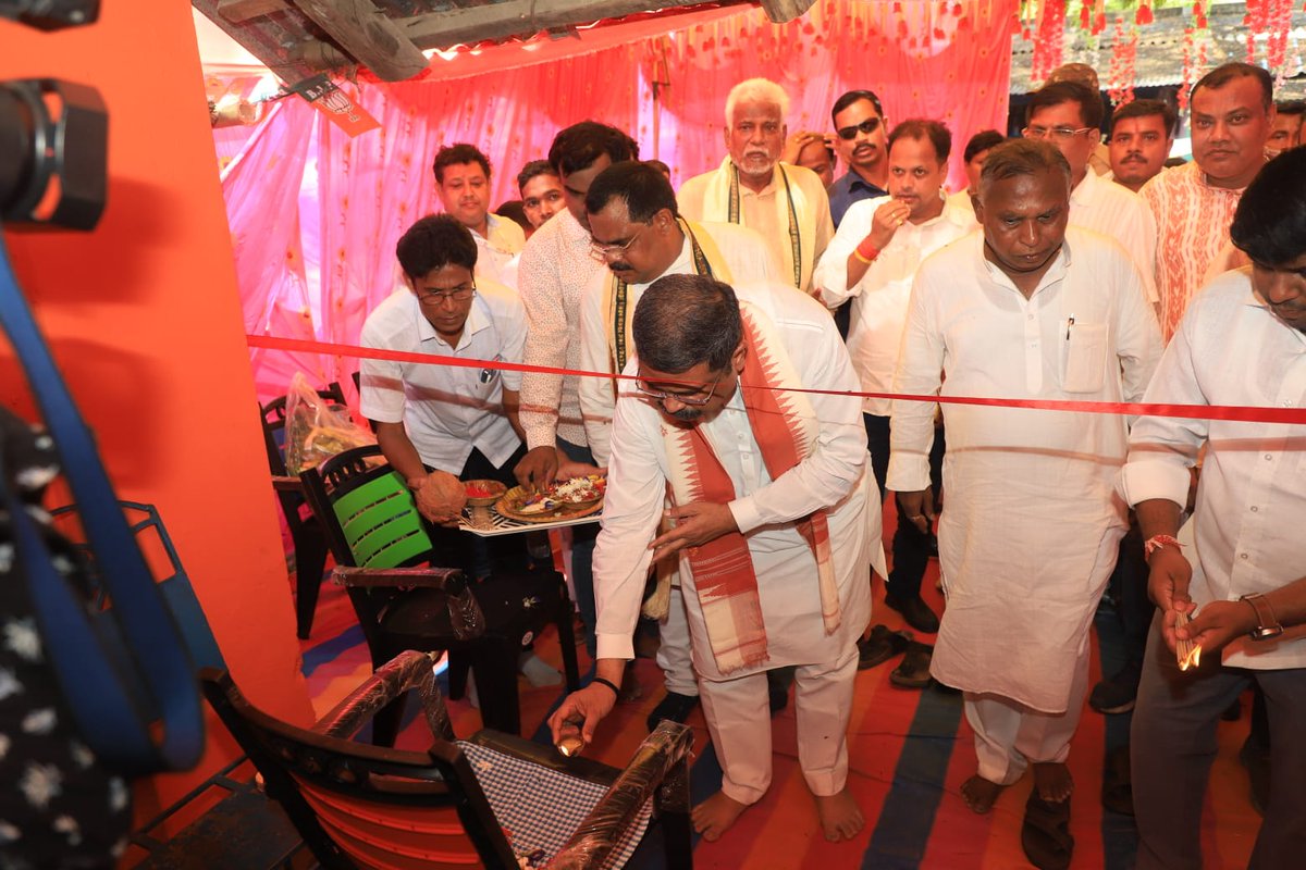 dpradhanbjp's tweet photo. ଅନୁଗୋଳ ଜିଲ୍ଲା କିଶୋରନଗର ବ୍ଲକର ନାକଚି ଠାରେ ନୂତନ ଦଳୀୟ କାର୍ଯ୍ୟାଳୟର ଉଦଘାଟନ କଲି । https://t.co/TevtCqnlR6