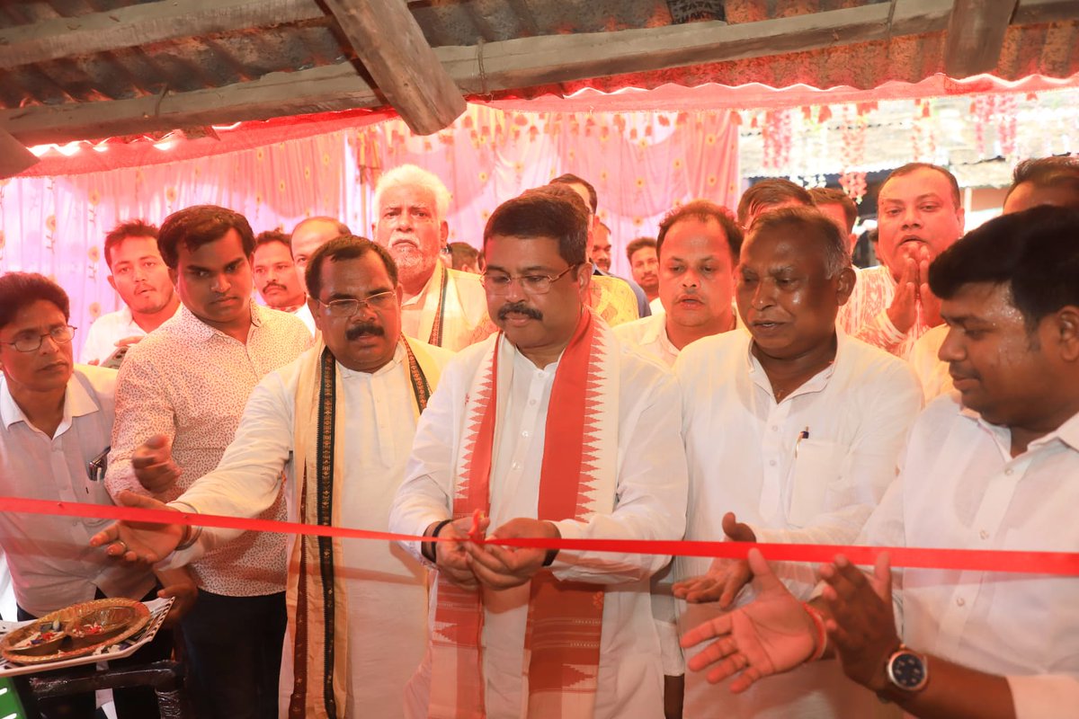 dpradhanbjp's tweet photo. ଅନୁଗୋଳ ଜିଲ୍ଲା କିଶୋରନଗର ବ୍ଲକର ନାକଚି ଠାରେ ନୂତନ ଦଳୀୟ କାର୍ଯ୍ୟାଳୟର ଉଦଘାଟନ କଲି । https://t.co/TevtCqnlR6