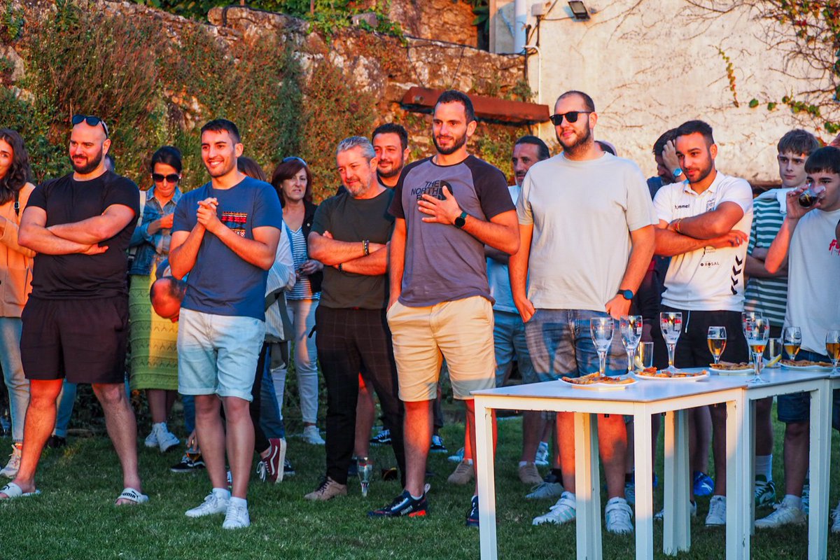 🌅 Atardeceres especiais para o Valinox Novás

Sen dúbida onte foi un deses días que quedasen no recordo para moitos, a despedida de Jorge Lloria tras catro anos no club foi o motivo das bágoas dalgúns dos presentes 🥹

Lloria, desexámoste o mellor, grazas por tanto👏🏼