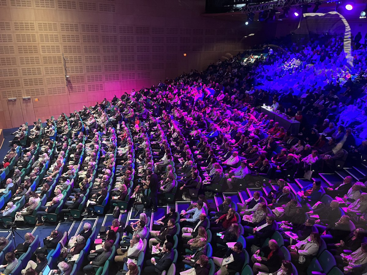 LudidiVelani's tweet photo. #TheGathering 😅 https://t.co/rXlQqKqNH7