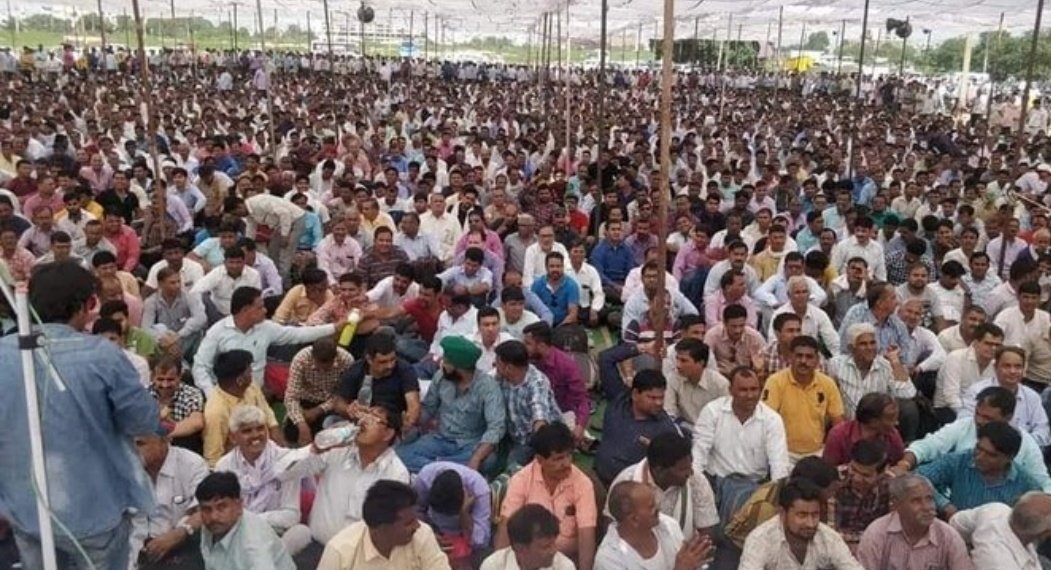 Deepali87281985's tweet photo. आज 40 दिन हो गये आंदोलन को चलते हुए परंतु सरकार को दिखाई नही दे रहा 👇👇
 
#CMसाहब_बाबूओं_की_सुनो_पुकार
#CMसाहब_बाबूओं_की_सुनो_पुकार https://t.co/IATOmPmxbF