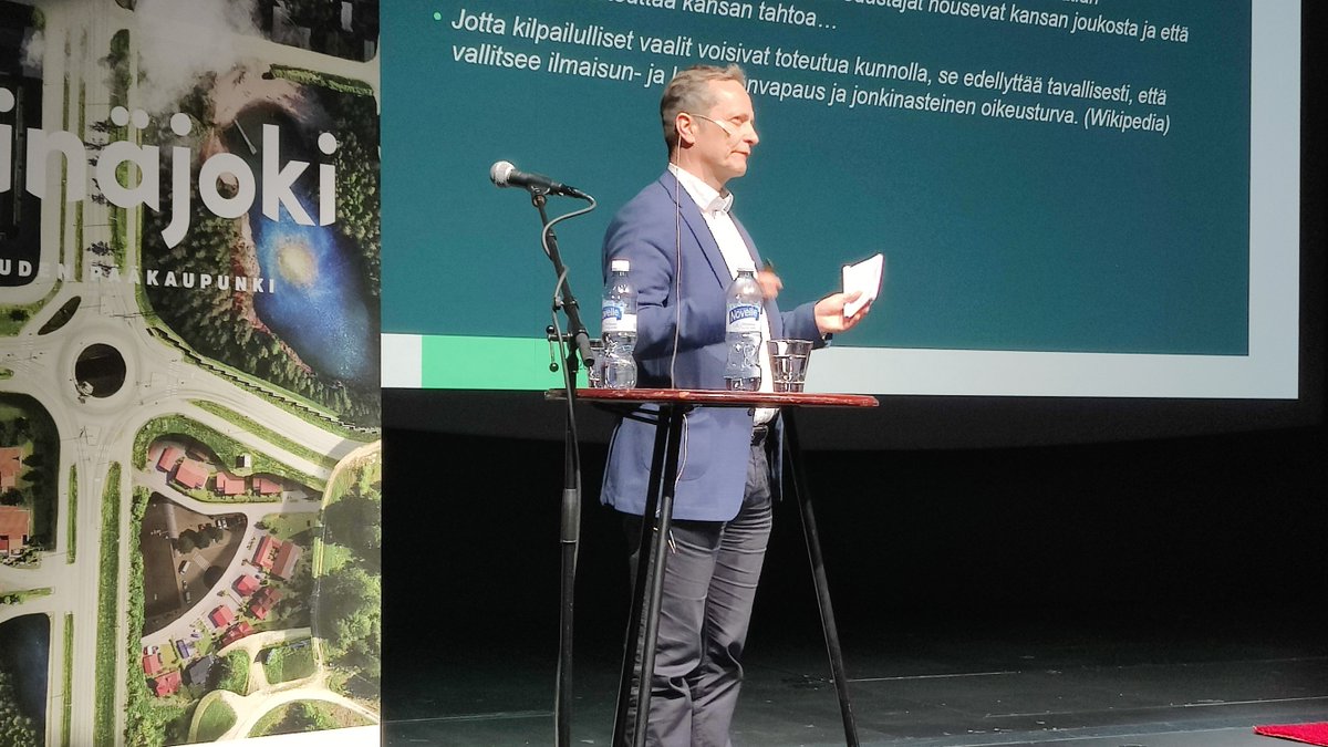 Huoltovarmuuskeskuksen <a href="/AnttiSillan/">Antti Sillanpää</a> mukaan mielipiteisiin pyritään vaikuttamaan joko rehellisesti tai huijaamalla. Huijausmenetelmät muuttuvat entistä vaikeammin paljastettaviksi. Vaikuttamista tekevät monet eri tahot ja meihin vaikutetaan jatkuvasti.

#SisäinenTurvallisuus