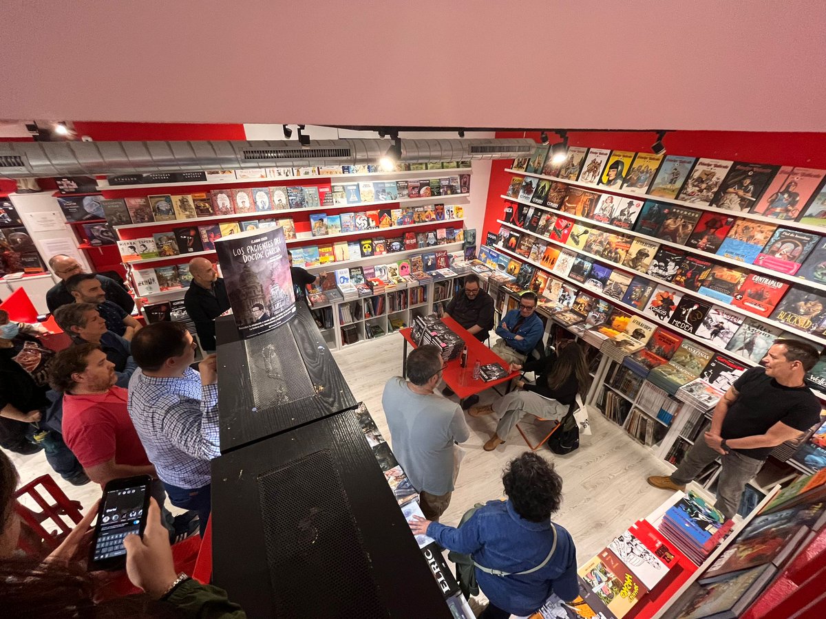 arte9_comics's tweet photo. Gracias a Keko, Carlos y a Teresa por la tarde tan memorable que nos ofrecieron ayer hablando de CONTRITION @NormaEditorial y gracias a todos los que estuvisteis allí con nosotros compartiendo ese momento mágico https://t.co/YSRxgQRTyJ