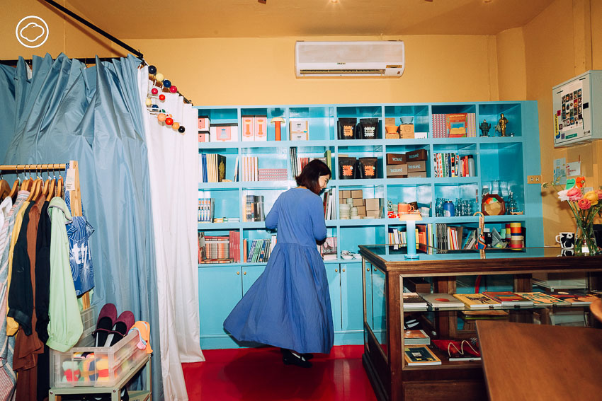 readthecloud's tweet photo. คู่รักเจ้าของหนังสือ #LOVEZINEเรื่องจริงหวังแต่ง ยึดคอลัมน์ #ShareLocation เขียนเล่าประสบการณ์การทำ #RockPaperScissorsStore ร้านนิตยสารอิสระ #ย่านพร้อมพงษ์ ที่เลือกหนังสือสนุก เสิร์ฟกาแฟพิเศษ และคัดของเก๋มาขาย
https://t.co/8KsSWHT4zm https://t.co/bnvLufDl2x