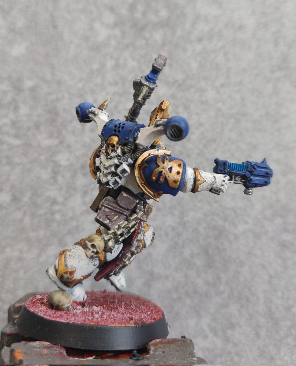 WH40k_Chris's tweet photo. Finished my First World Eater. Went with the classic 30k colour scheme. Wasn't sure about the weathering and blood spatter but happy with how it turned out. @warhammer Had blood for the blood god all over my fingers and i'm like 90% sure it's real blood #WarhammerCommunity https://t.co/9xNZ8TJrbK