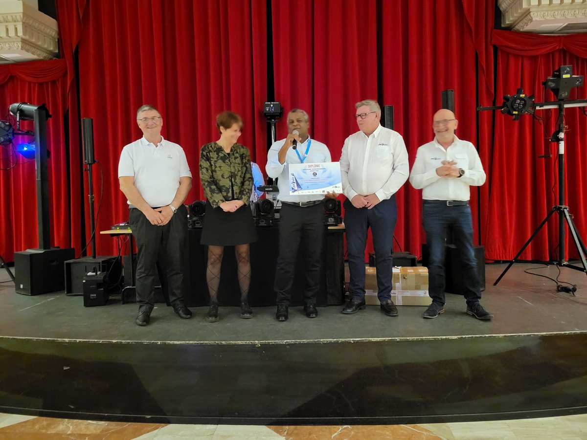 Dans le cadre de la convention nationale et de la <a href="/VirtualRegatta/">Virtual Regatta</a>, la classe de l'asso #USEP de La jaille à <a href="/baiemahault/">Ville de Baie-Mahault</a> a gagné un stage de voile du 19 juin au 24 juin  offert par la <a href="/FFVoile/">FFVoile</a> ! ⛵️ 
Chaque enfant a reçu une gourde et une trousse. 👍🏽
 <a href="/usepnationale/">USEP nationale</a> <a href="/AcGuadeloupe/">Académie de la Guadeloupe</a>