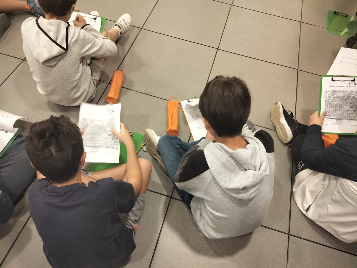MaquetemMat's tweet photo. I després de la inauguració d'ahir...avui ens han vingut a visitar dues escoles de primària per aprendre matemàtiques a partir de l'observació i reflexió d'elements de la nostra maqueta. Moltes gràcies per acceptar la proposta que hem engegat per primera vegada en el projecte! https://t.co/njhniconRH