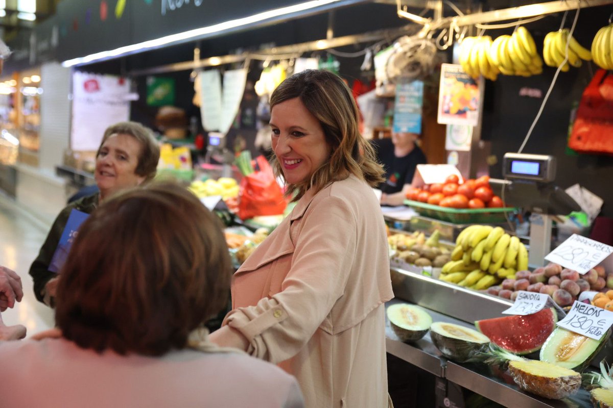 mjosecatala's tweet photo. Arrancamos este último día de campaña con ilusión, con fuerza y muchas GANAS en el @mercadoderuzafa.
Seguimos trabajando por el cambio en Valencia hasta el último minuto.
¡Porque Valencia lo merece!
#GANASVLC https://t.co/w6MT2hhCmd