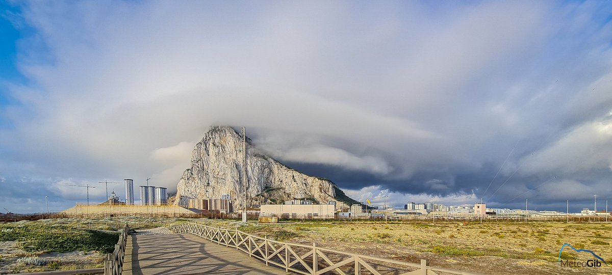 #Gibraltar - 26/05 - a view of this morning's spectacular #Levanter as snapped from #LaLinea - at 1pm, the temperature is now 20C, with a moderate East-Northeasterly breeze, gusty especially over the City.