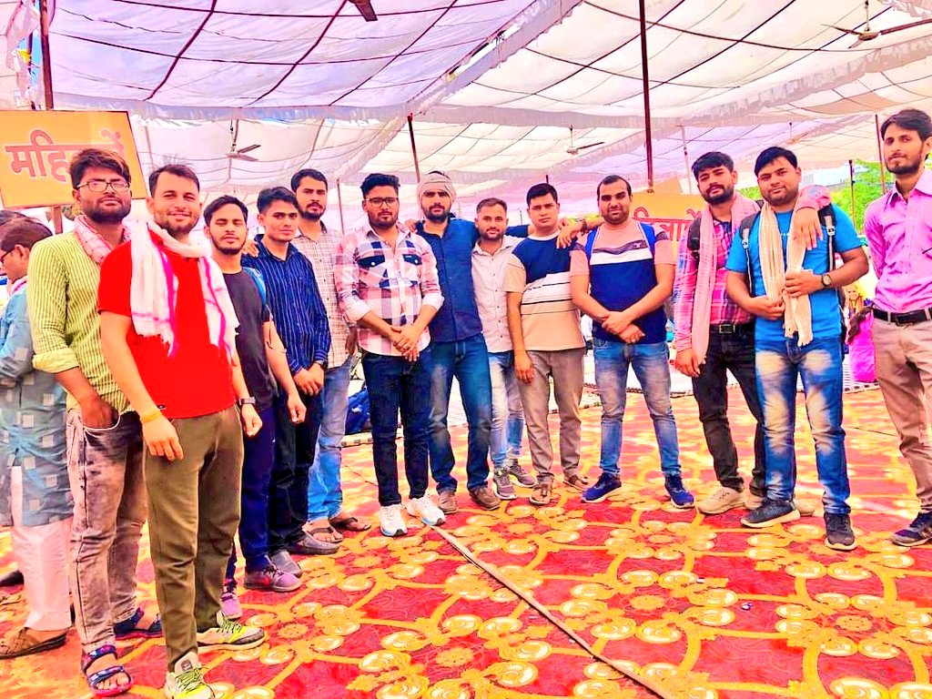 Radhemahwa's tweet photo. आंधी तुफानों मे टेंट हो या पांडाल सब कुछ टुट गया ध्वस्त हो गया परंतु बाबूओं का हौसला कभी नही टुटा इसलिए अब तो 👇 @RajCMO
#CMसाहब_बाबूओं_की_सुनो_पुकार https://t.co/uSWKI5kMEK