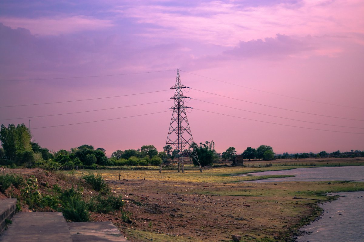 pinturajpoot_'s tweet photo. Peaceful Evening
✨#pinturajpootphotography #nature #photography #landscapephotography #travel #naturephotography #tripotocommunity #photooftheday #sunset #sky #travelphotography #hipaae #instagood #igcalcutta #photo #nikonindia #beautiful #naturelovers #photographer #instagram https://t.co/JOrLE9rTZq