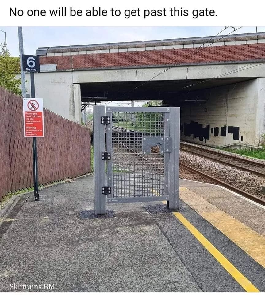 __JC13's tweet photo. UK border control in a nutshell. https://t.co/rRojhMdFbJ
