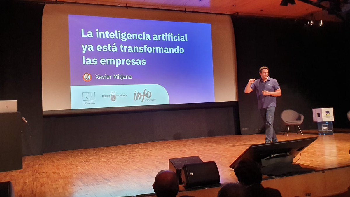 ucomur's tweet photo. 👉 @xavier_mitjana: "Hay que sacar el valor a herramientas como ChatGPT o la #IA, para establecerse en el mercado o conseguir crecer. Porque las empresas que no se adapten a este cambio estarán en desventaja".

#UcomurConecta https://t.co/4HZtBUrAIv