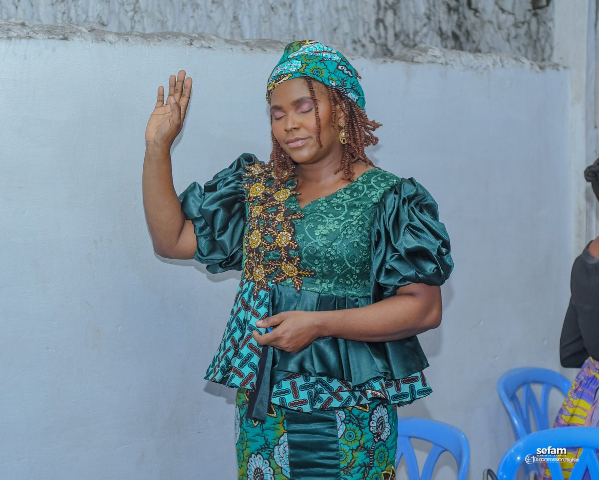 LaCompassionLCR's tweet photo. SEMAINE DE LA FAMILLE [SEFAM] | JOUR 3

Orateur : Pasteure DIVINE MANANGA

Thème : La famille face à l'argent 

S/thème : Les Femmes face à l'argent 

#LaCompassionRighini #LCR #Semainedelafamille #Sefam https://t.co/RvwfaUCqGF