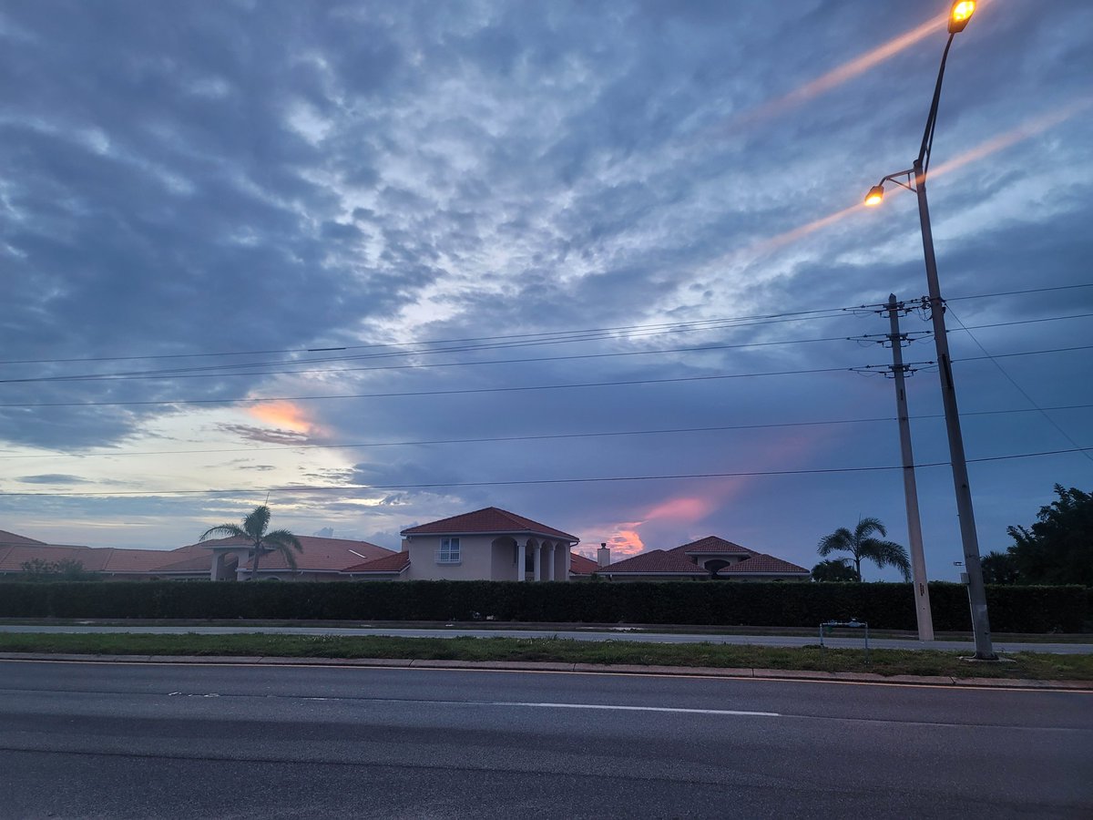 SpaceCoastSkies's tweet photo. Happy Friday!! A little bit of color and it's a #launchday!! #sunrise #nightlaunch #flwx #SpaceCoastSkies #StormHour #breakfastofchampions #ayce #TGIF https://t.co/fajV4CD0BE