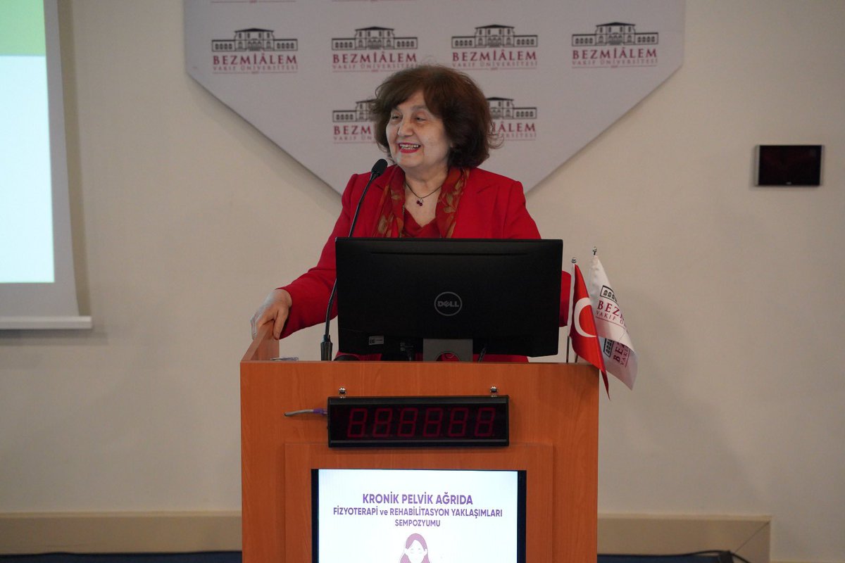 Fizyoterapi ve Rehabilitasyon Bölümümüzün düzenlediği "Kronik Pelvik Ağrıda Fizyoterapi ve Rehabilitasyon Yaklaşımları" sempozyumunda, çeşitli hastalıklar nedeniyle gelişen pelvik ağrıların tedavi yöntemleri uzman akademisyenler tarafından ele alındı.