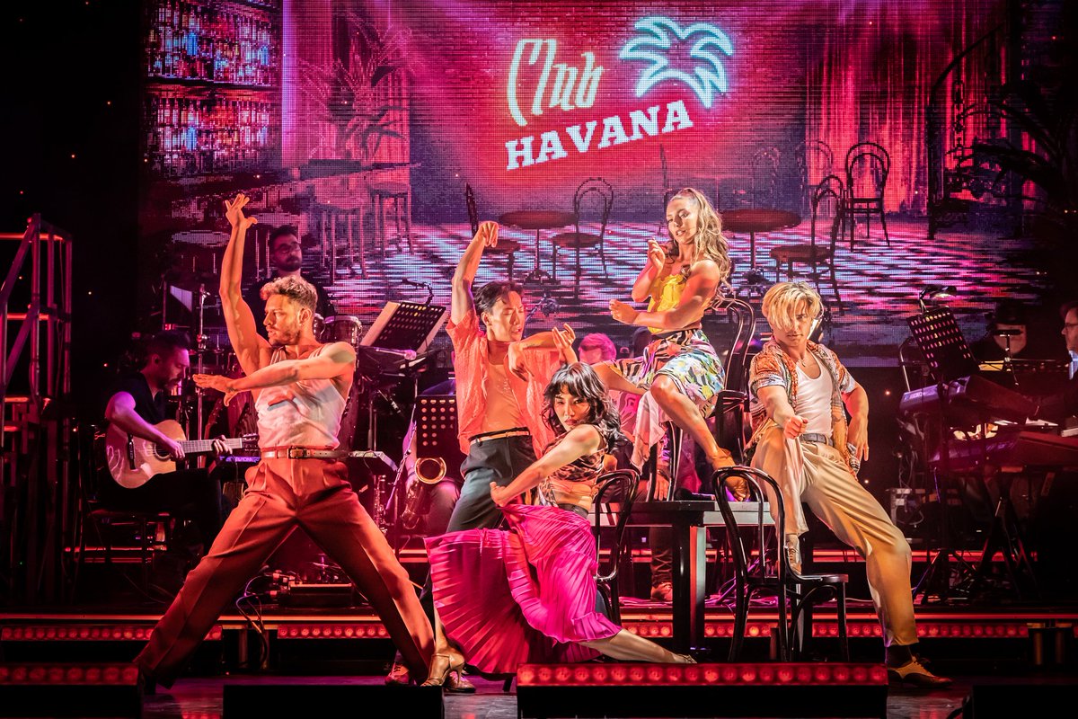 SCD_Live_Tour (@scd_live_tour) on Twitter photo We've got a gorgeous final weekend ahead of us.
It may be kinda warm outside but inside the theatre our dancers are on fire!! π₯ π₯ π₯
Photography by <a href="/brennerphotos/">Marc Brenner</a>
#strictlyprofressionals We've got a gorgeous final weekend ahead of us.
It may be kinda warm outside but inside the theatre our dancers are on fire!! π₯ π₯ π₯
Photography by <a href="/brennerphotos/">Marc Brenner</a>
#strictlyprofressionals
