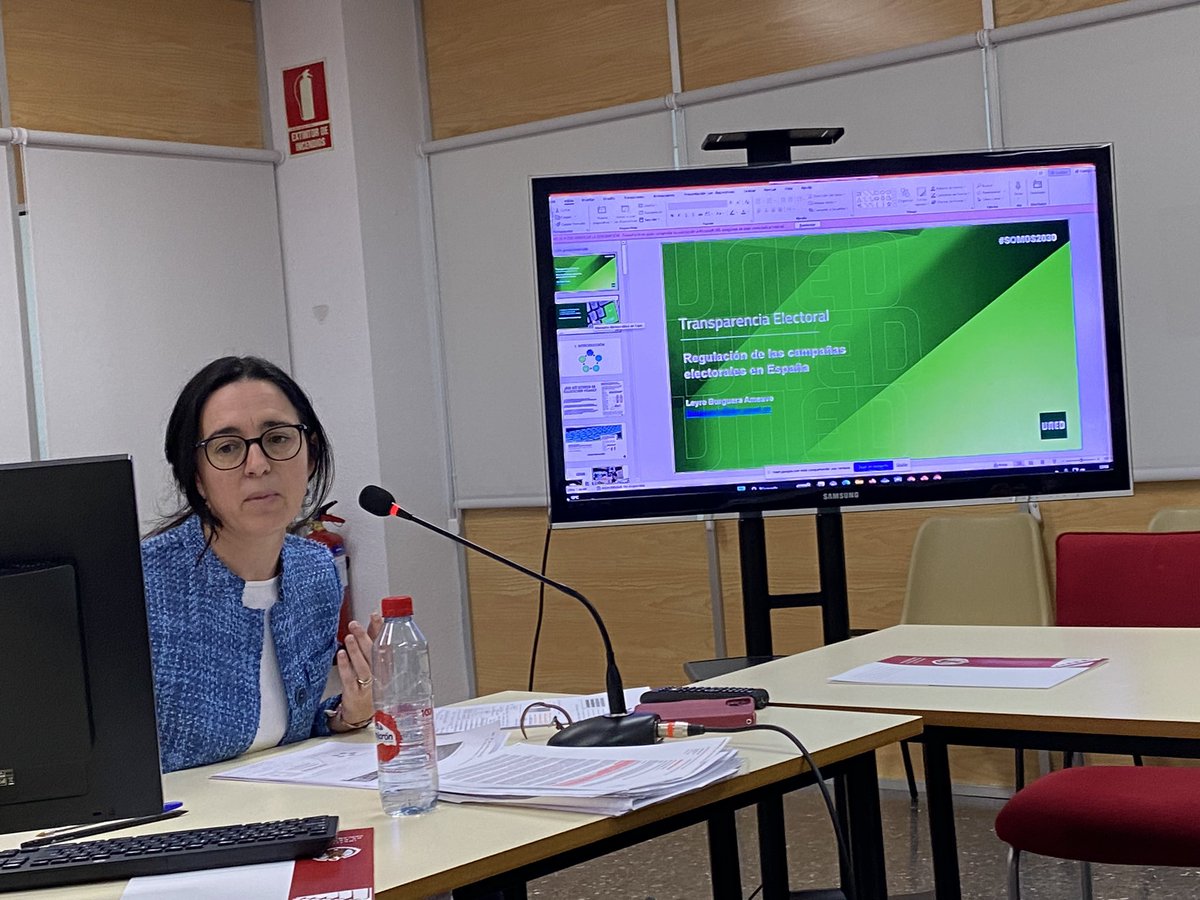 BarbiBenetti's tweet photo. 🇪🇸🗳️ Continuando con el Seminario, #ahora expone sobre 𝐋𝐚 𝐫𝐞𝐠𝐮𝐥𝐚𝐜𝐢𝐨́𝐧 𝐝𝐞 𝐥𝐚 𝐜𝐚𝐦𝐩𝐚𝐧̃𝐚 𝐞𝐥𝐞𝐜𝐭𝐨𝐫𝐚𝐥, Leyre Burguera Ameave, profesora de Derecho Constitucional de la @UNED https://t.co/emY4aDqJpD