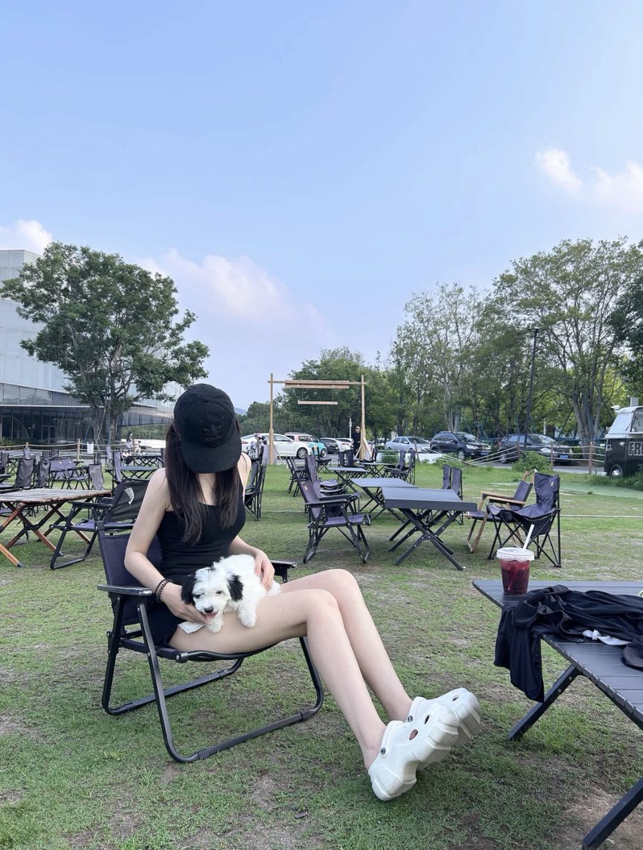 xinxi7092's tweet photo. 好可爱的狗狗，有点爱不释手 #山西 #太原 #美腿 #大同 #狗狗 #同城交友 #临汾 #性感 https://t.co/CI4e7RNN3w