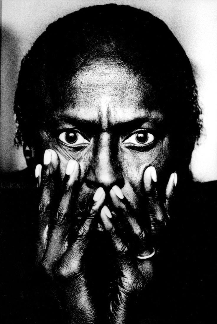 Happy birthday Miles Davis (26/5/1926 28/9/1991)

Photo: Anton Corbijn 