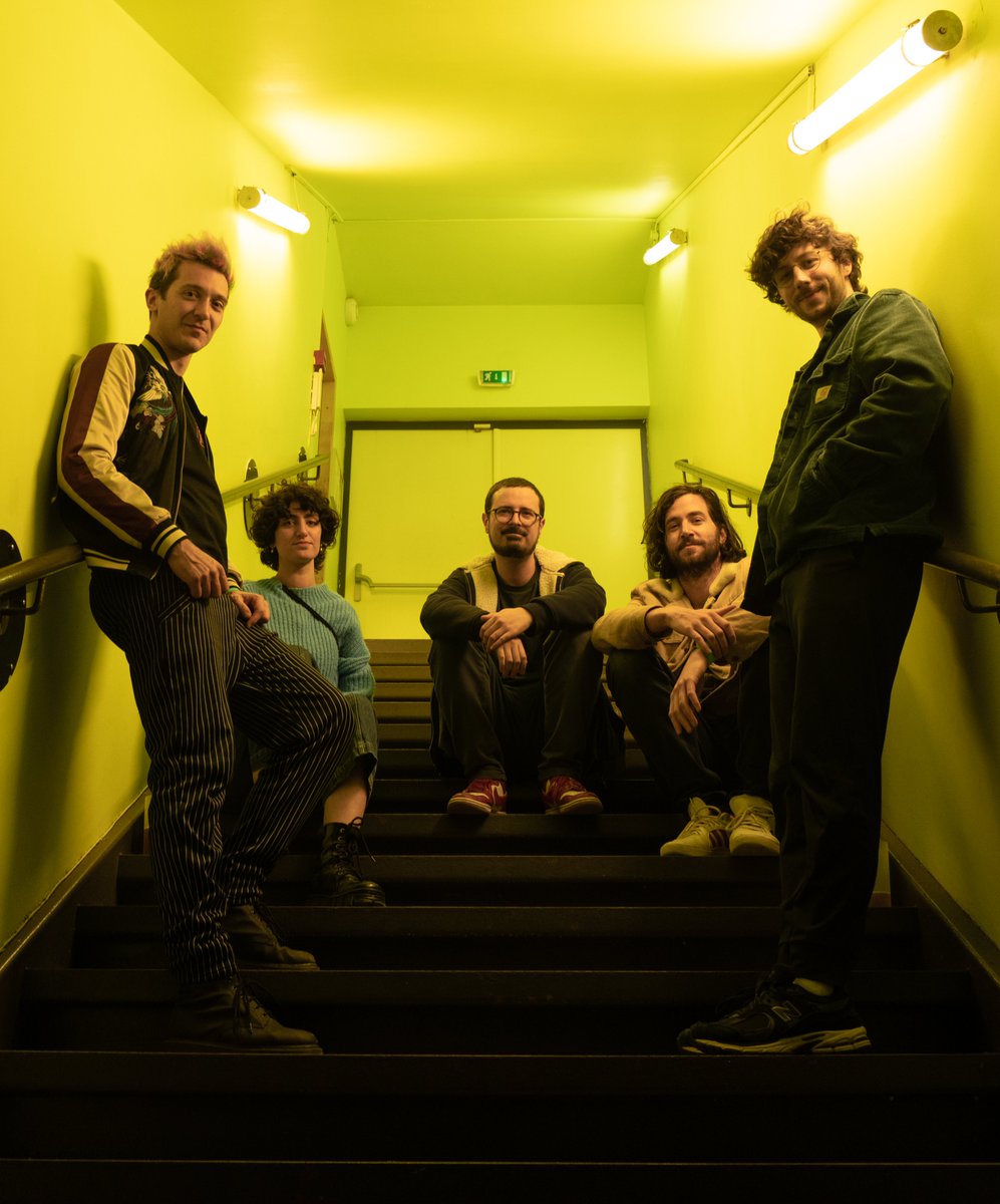 🌺 Floral Records s’agrandit 🌺

Gus &amp; Cléo nous rejoignent dans cette belle aventure qu’est Floral Records !

On en a profité pour faire une belle photo d’équipe à la release-party de <a href="/cementedminds/">cementedminds</a> à @petitbain

📸 @loris_ad