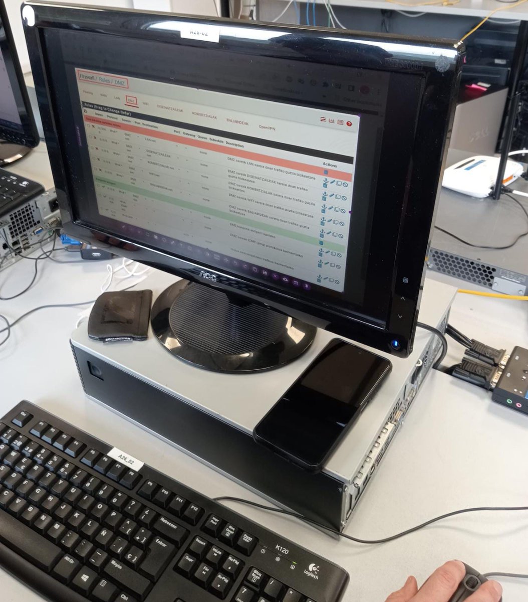 informatikatlhi's tweet photo. @tolosaldeaLH-ko goi mailako informatikariak erronkako azken egunean daude. Pyme batentzako oinarrizko informazio sistema bat ezartzen eta kudeatzen aritu dira. Animo asko!!
#informatikaTLHI
#IS3OinarrizkoInformazioSistema2223 https://t.co/RdKJiVpqmo