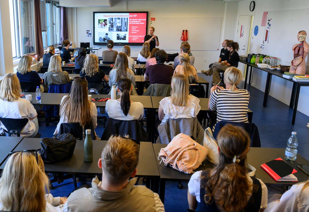 kbhprof's tweet photo. Flot fremmøde ved @kbhprof's infomøde på sygeplejerskeuddannelsen i København 🧑⚕🙏. Mange spørgsmål om især undervisningen, studiemiljøet og muligheder efter endt uddannelse. Vi glæder os til flere infomøder de kommende uger #uddpol #kbhprof #studpol https://t.co/J8gL1X0B5O https://t.co/YI1C274t2S