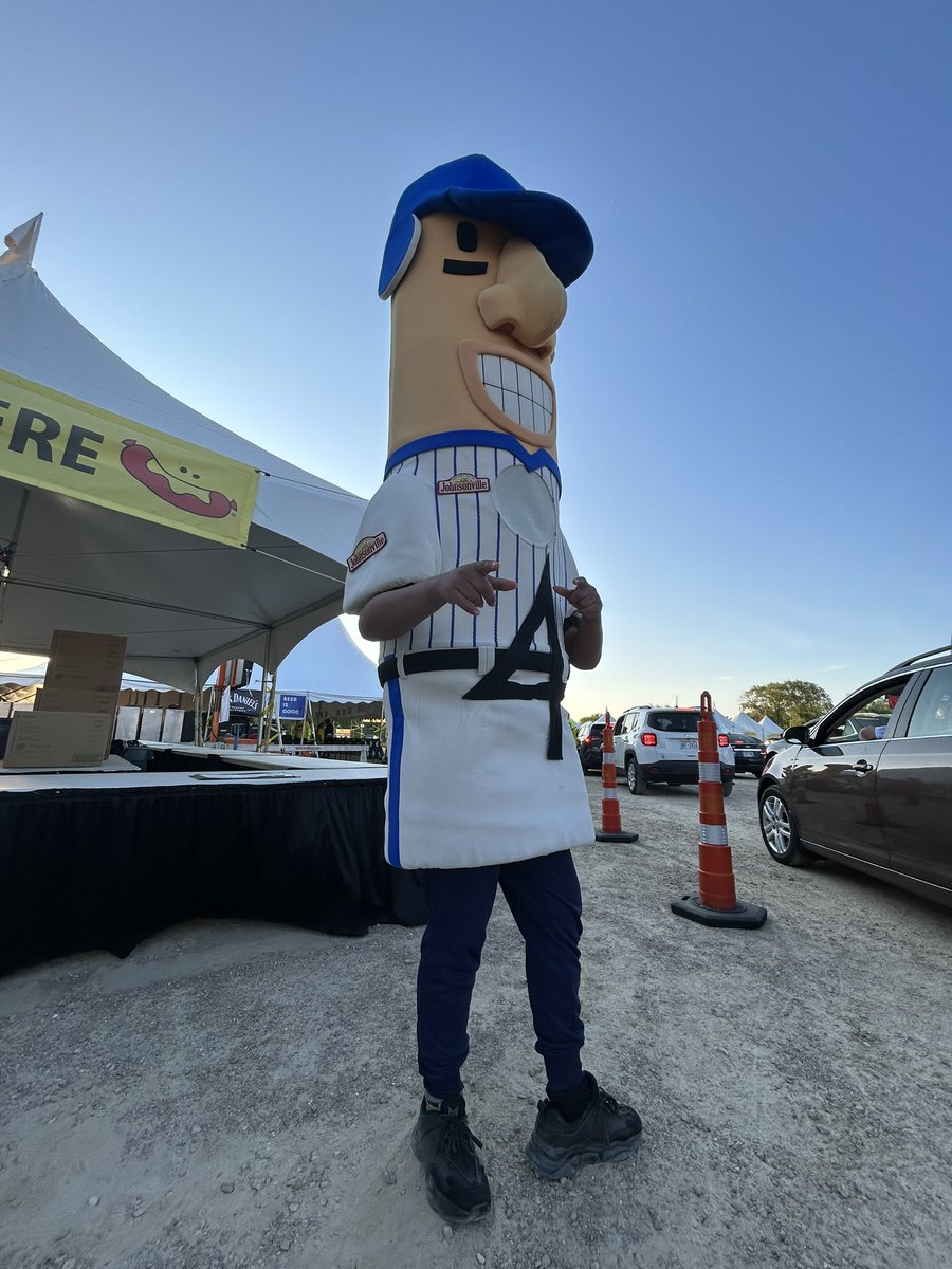 michellebaik's tweet photo. Good morning! The sun is shining on this Take Your Brat to Work Day! #TYBTWD @Johnsonville https://t.co/qeBc2hsYdB
