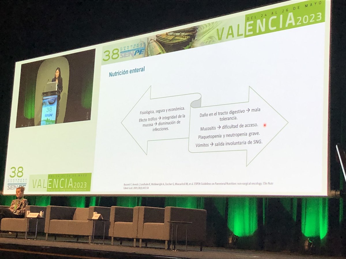 SamaraPalmaMil1's tweet photo. La Dra. Ning Yun Wu Xiong, con un caso clínico como hilo conductor, expone la complejidad intrínseca al manejo de los pacientes con enfermedades oncohematológicas en práctica clínica asistencial #SENPE2023 https://t.co/RQAnvN0zpw