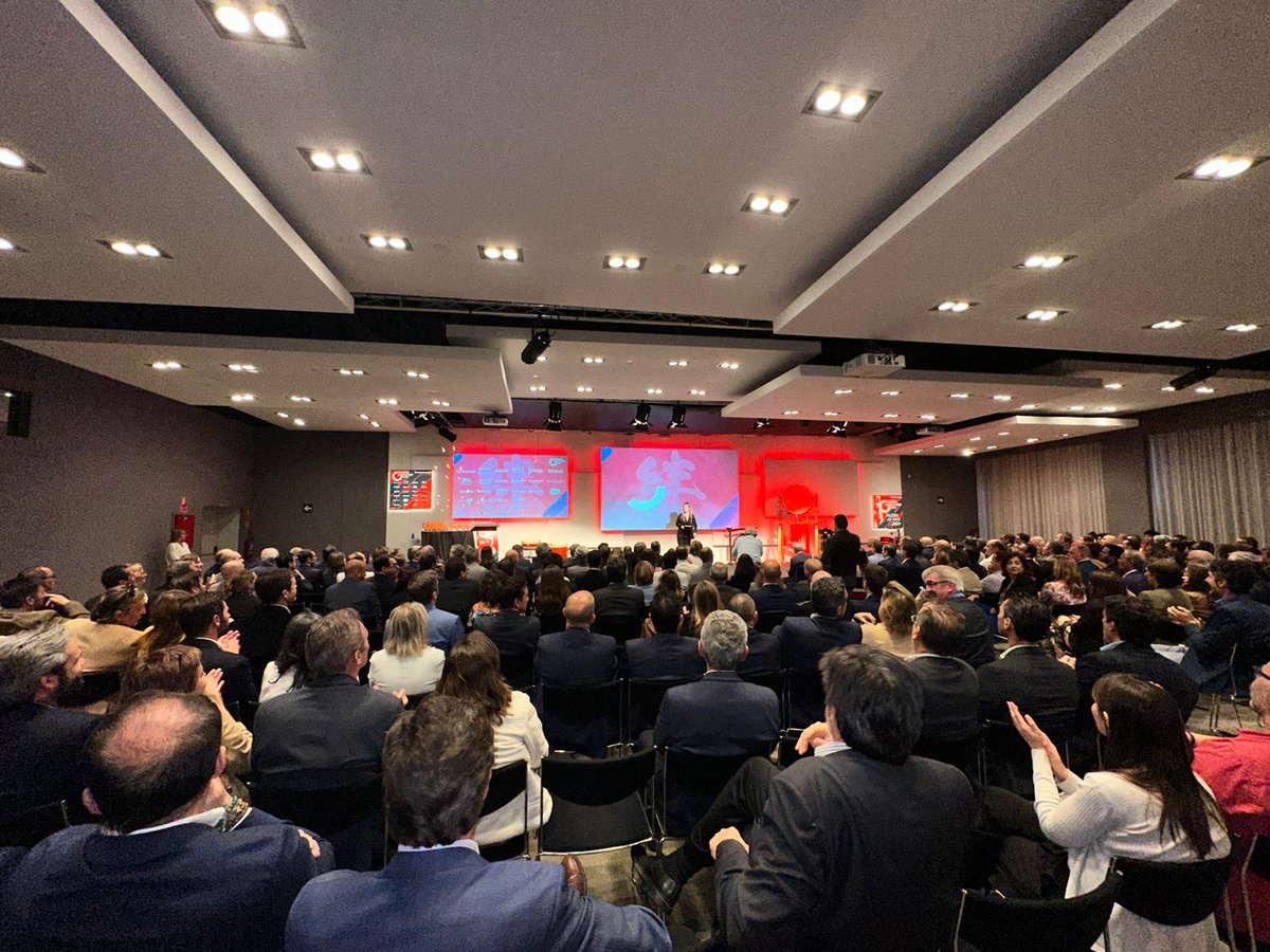 ibermaticagrupo's tweet photo. Anoche acompañamos a @ComputingBPS en su gala de entrega de #premioscomputing23. Conducida por la voz de Google Maps, @nikkigarcia_es, inauguró el evento @TitaBPS, tras la que tuvo unas palabras @AmbrosRL.

¡Increíble sesión, con >400 asistentes y 23 patrocinadores! ¡Enhorabuena! https://t.co/COAnl7hsBC
