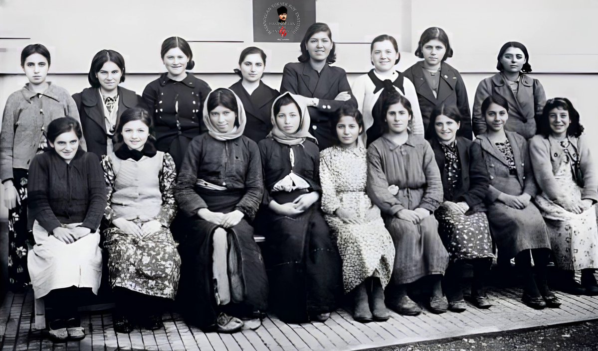 Köylerinden ilk kez çıkıp Ankara Hasanoğlan Köy Enstitüsü'ne kaydını yaptıran ''O Kızlar''  
''Dağ başlarında unutulmuş kızdınız, oğuldunuz. Yazgısına küs topraklarda birer serçe kuşuydunuz.''